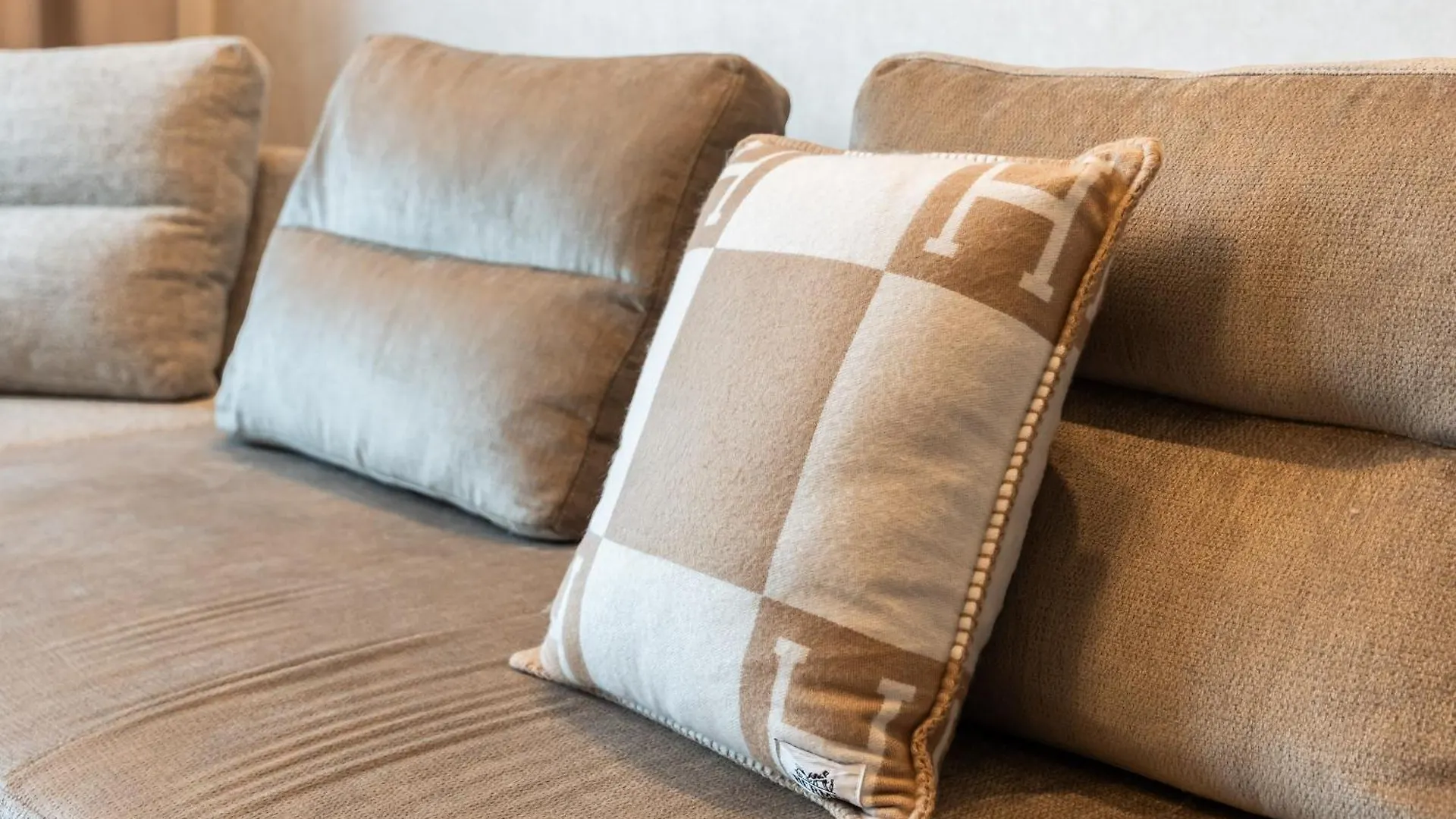 Luxury Getaway Apartment At Dubai Creek Harbour - By Dustay